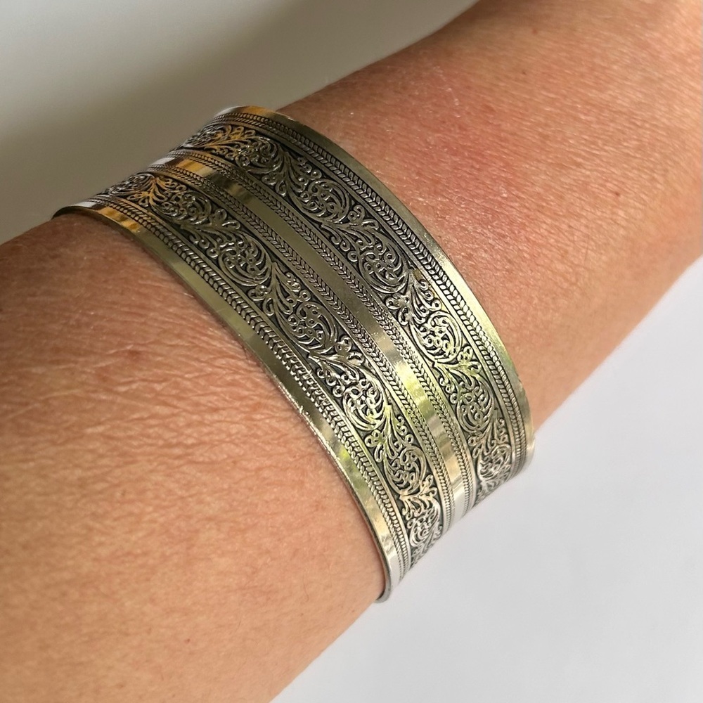 Women Adjustable Silver Colour Metal Cuff Bracelet, Bangle - Picture 5 of 6
